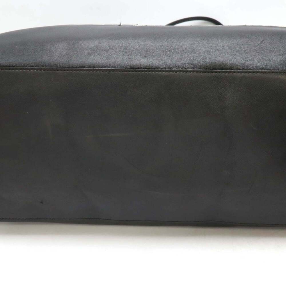 CHANEL Black Leather Shoulder Bag - Picture 5 of 10
